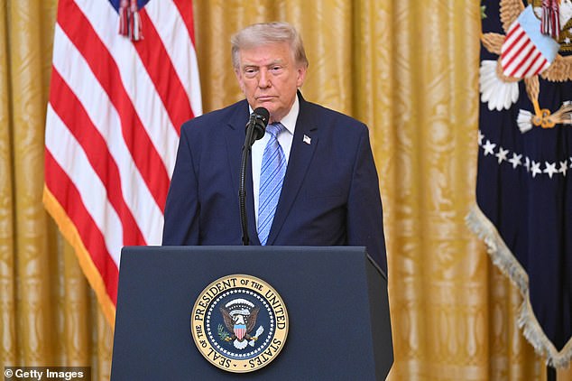 Los críticos aprovecharon el inquietante símbolo durante el impactante discurso de integridad electoral de Trump