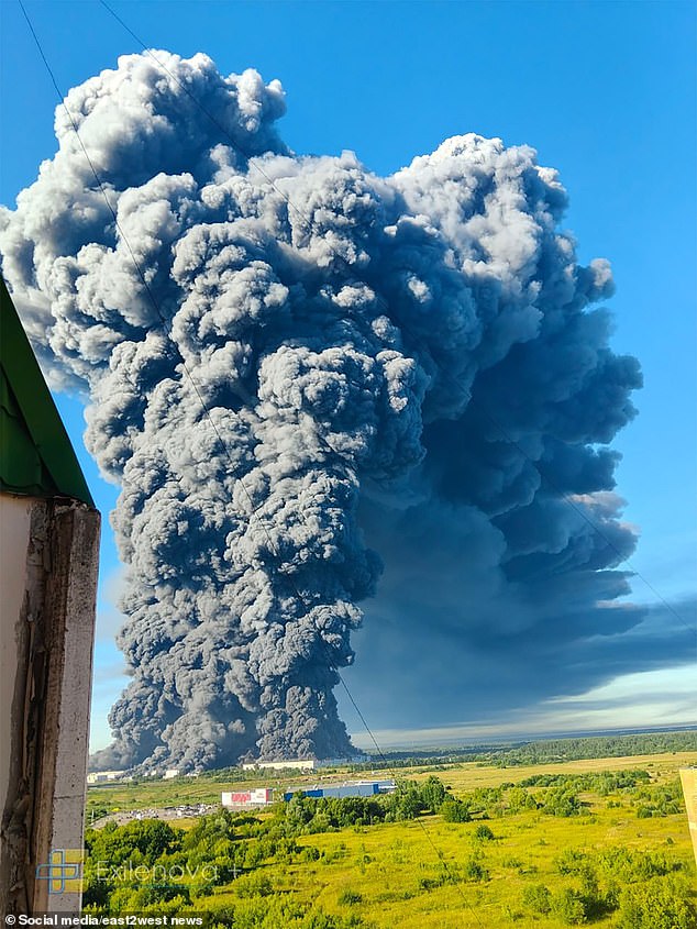 Ucrania destruye el almacén del ‘Amazon ruso’ en un ataque masivo contra Moscú: la guerra de Putin llega a casa