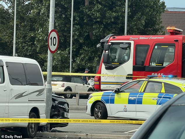 Un grave incidente en el parque comercial provocó que cinco personas fueran trasladadas al hospital