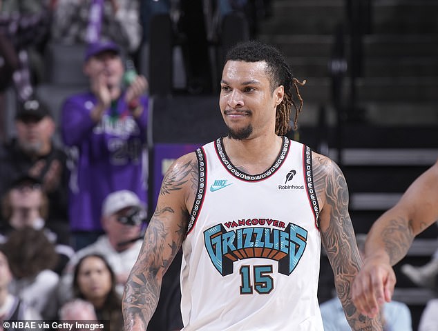 La oscura verdad detrás de la ‘heroína de gasolinera’ valorada en 1.500 millones de dólares se difundió en secreto en los deportes después de que la policía la encontrara en la trágica estrella de la NBA, de 29 años, semanas antes de su muerte.