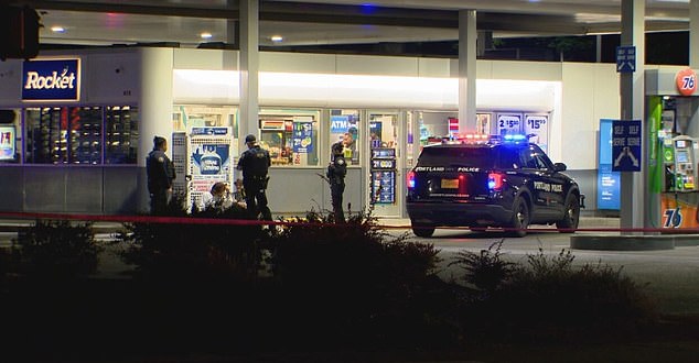 Armados con un aterrador arsenal de armas modificadas, los adolescentes de Seattle causan estragos en la ciudad en una ola de crímenes que dura una semana.