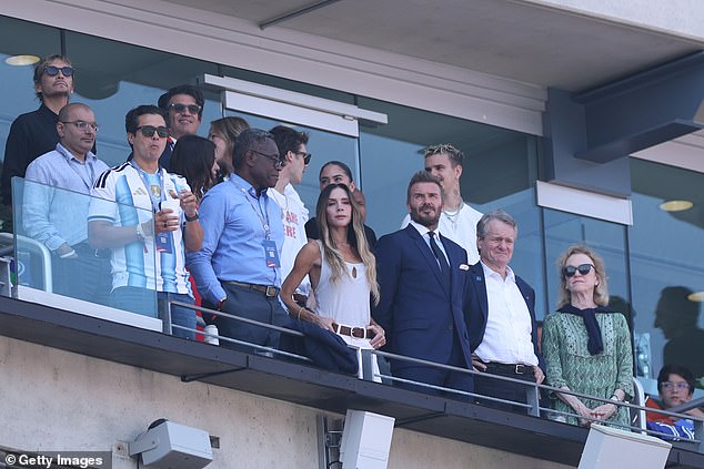 Los hijos de David y Victoria Beckham, Romeo y Cruz, y sus novias Kim Turnbull y Jackie Apostel llegaron a la final de la Copa del Mundo.