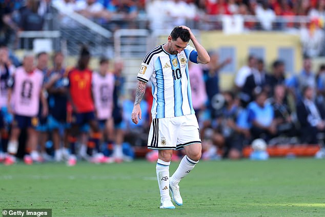 Cómo los desdentados esfuerzos de tiro de Argentina produjeron un récord apenas creíble en la Copa del Mundo cuando Lionel Messi y compañía quedaron en desgracia en una derrota final
