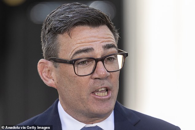 Andy Burnham ha señalado el regreso de una tasa impositiva máxima de 50 peniques, ya que planea financiarla a través del subsidio por costo de vida.