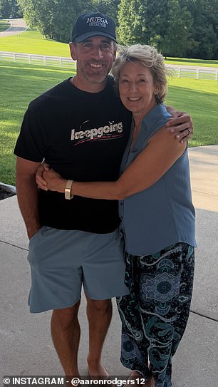 Revelado: La verdad detrás de la impactante reconciliación de Aaron Rodgers con su familia separada… y el entrenador que jugó un papel clave