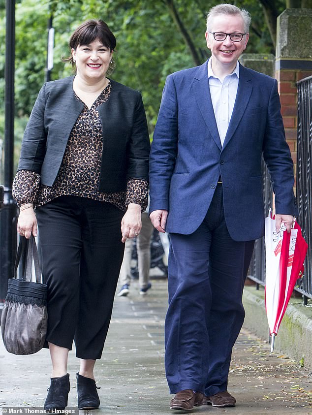 Sarah Wynne: Soy la mujer peor vestida de Westminster… así que sé lo difícil que es ser el centro de atención