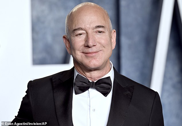 Se espera que Jeff Bezos, el fundador de Amazon en conversaciones para invertir en Liverpool, y el cuarto hombre más rico del mundo con una fortuna de 257 mil millones de dólares, se una a una oferta por los gigantes de la Premier League.