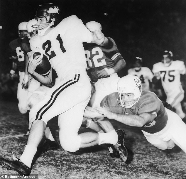 El campeón de fútbol americano universitario y de la NFL falleció a la edad de 81 años después de una larga batalla contra la enfermedad.