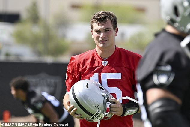 La selección número uno del draft, Fernando Mendoza, es brutalmente examinada por los Raiders de Las Vegas antes del campo de entrenamiento.