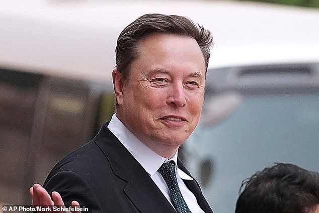 Elon Musk quiere pagarle a Mel Gibson 100 millones de dólares por la adaptación de La Odisea en griego homérico.