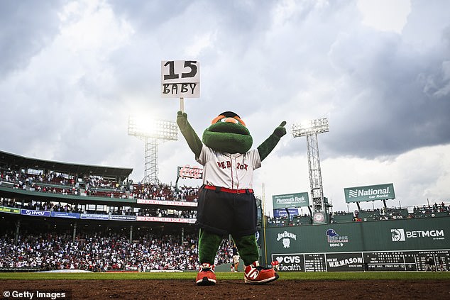 La histórica racha de victorias de los Boston Red Sox termina enfáticamente con una doble victoria en la MLB