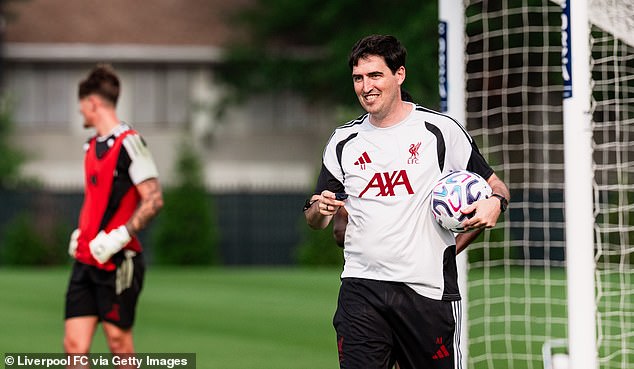 Primera entrevista de Andoni Iraola como entrenador del Liverpool: El nuevo técnico revela su plan para restaurar la identidad del Liverpool, con el trabajo en equipo y la fe en la juventud como principios clave