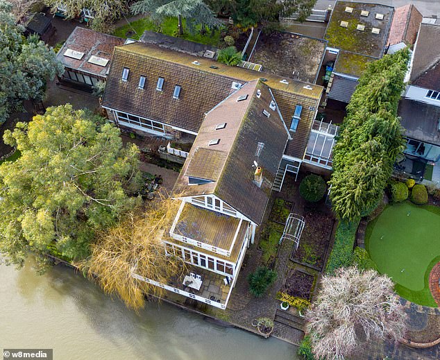 La antigua casa del pedófilo Rolf Harris será renovada después de que los desarrolladores la compraran por £ 1,6 millones