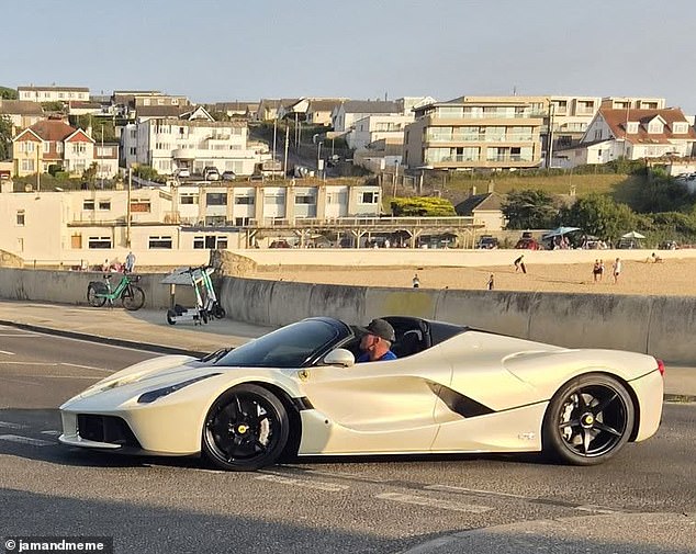 Gordon Ramsay no tuvo éxito cuando su raro Ferrari LaFerrari Aperta de £ 1,6 millones fue adquirido después de sufrir un pinchazo en Cornwall.