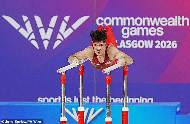 Una gimnasta inglesa sufrió una terrible lesión en la cabeza en los Juegos de la Commonwealth después de que el evento fuera suspendido y la estrella fuera sacada de la arena en camilla.