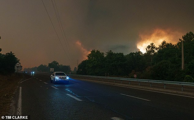 Las familias británicas fueron evacuadas de un hotel de Burdeos a las 3.30 de la madrugada mientras los incendios forestales arrasaban Francia y España.