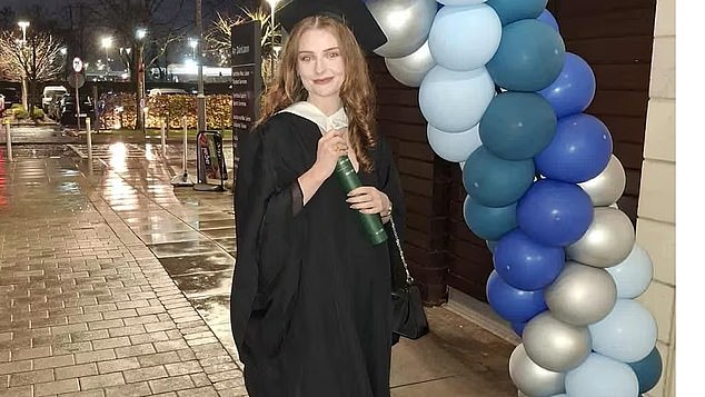 Una abogada en prácticas ‘sorprendida conduciendo un coche bomba a través de la frontera con Irlanda del Norte’ pasó anteriormente un tiempo en Siria, dice su abogado
