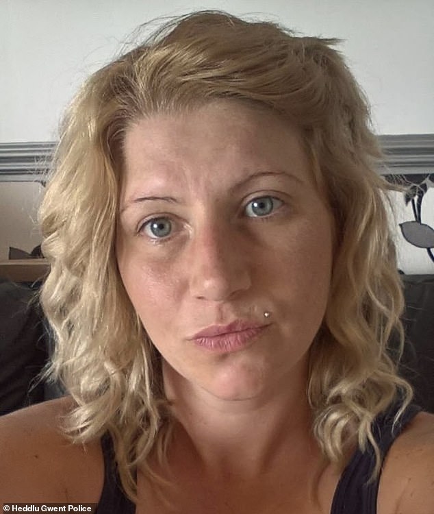 Madre de cuatro hijos, 41 años, ‘asesinada cuando la apuñalaron por la espalda en la calle y le sacaron un cuchillo’
