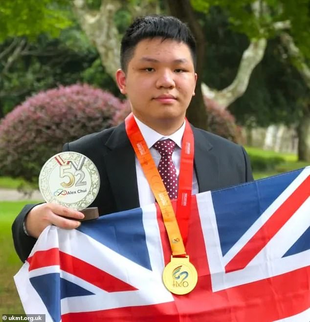 Un británico se convierte en el más exitoso de la Olimpiada de Matemáticas tras lograr una puntuación perfecta en una dura prueba para niños escolares