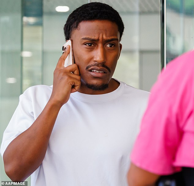 El caso de violación de Yung Philly en Australia da un giro cuando el YouTuber británico testifica en su propio juicio: “Las vibraciones son buenas”, le dice al jurado… Explica por qué le quitaron el teléfono a la presunta víctima.