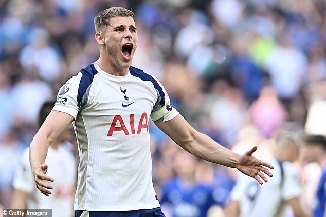 Micky van de Ven advierte a los rivales del Tottenham que se preparen para unos nuevos Spurs después de que los supervivientes del descenso de la temporada pasada gastaran £ 237 MILLONES en nuevas estrellas, y elogia la “ambición” del club.