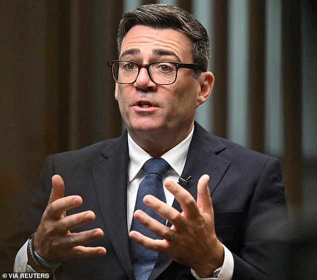 Ahora Burnham se enfrenta a una reacción violenta del Partido Laborista por la represión de las prestaciones para jóvenes, ya que los adolescentes preocupados están recibiendo £100 más que los que trabajan.