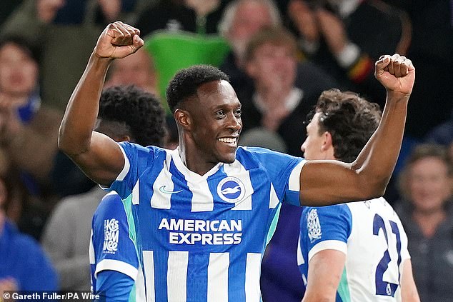 El Chelsea está interesado en fichar al delantero del Brighton Danny Welbeck, de 35 años, tras marcar 13 goles en la Premier League la temporada pasada.
