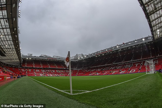 Cinco delegados del Man United han sido acusados de agresión después de que un aficionado de 49 años fuera presuntamente atacado en Old Trafford tras un empate con el Man City el año pasado.