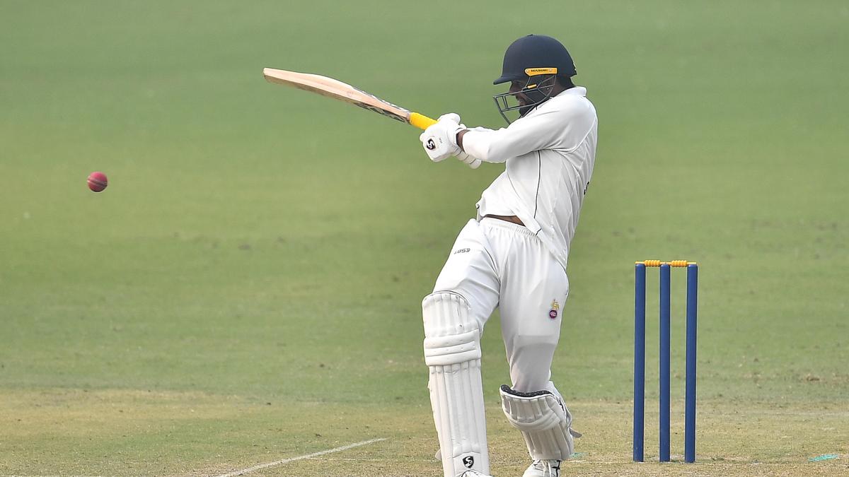 11_DELHI_20PONDICHERRY_RANJI_MATCH_01_11_TROPHY.jpg
