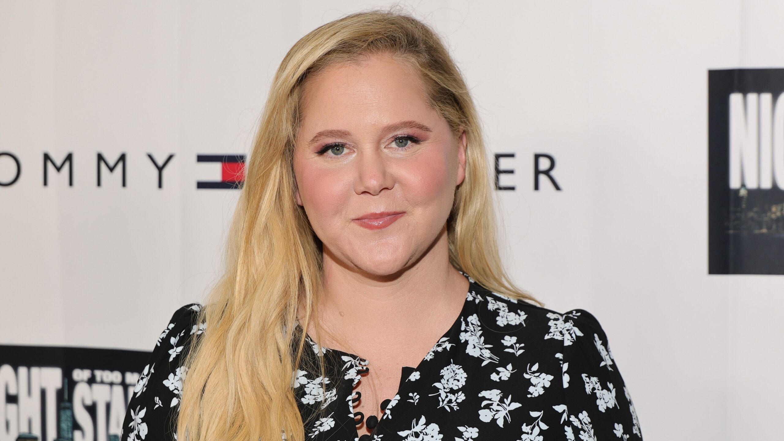 Amy Schumer hace alarde de su pérdida de peso después del Día de Acción de Gracias
