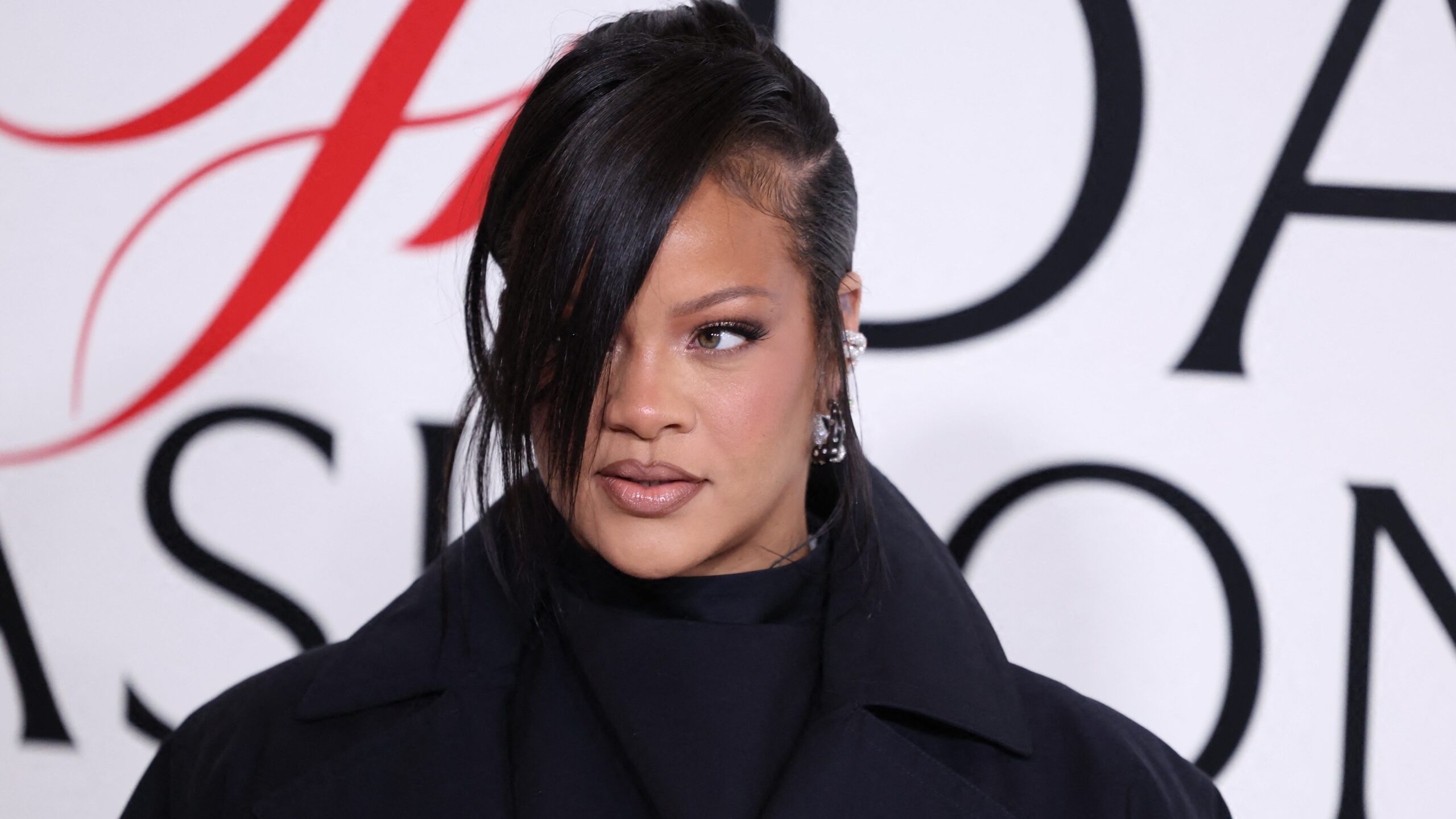 Rihanna deslumbra a fans con fotos de embarazo