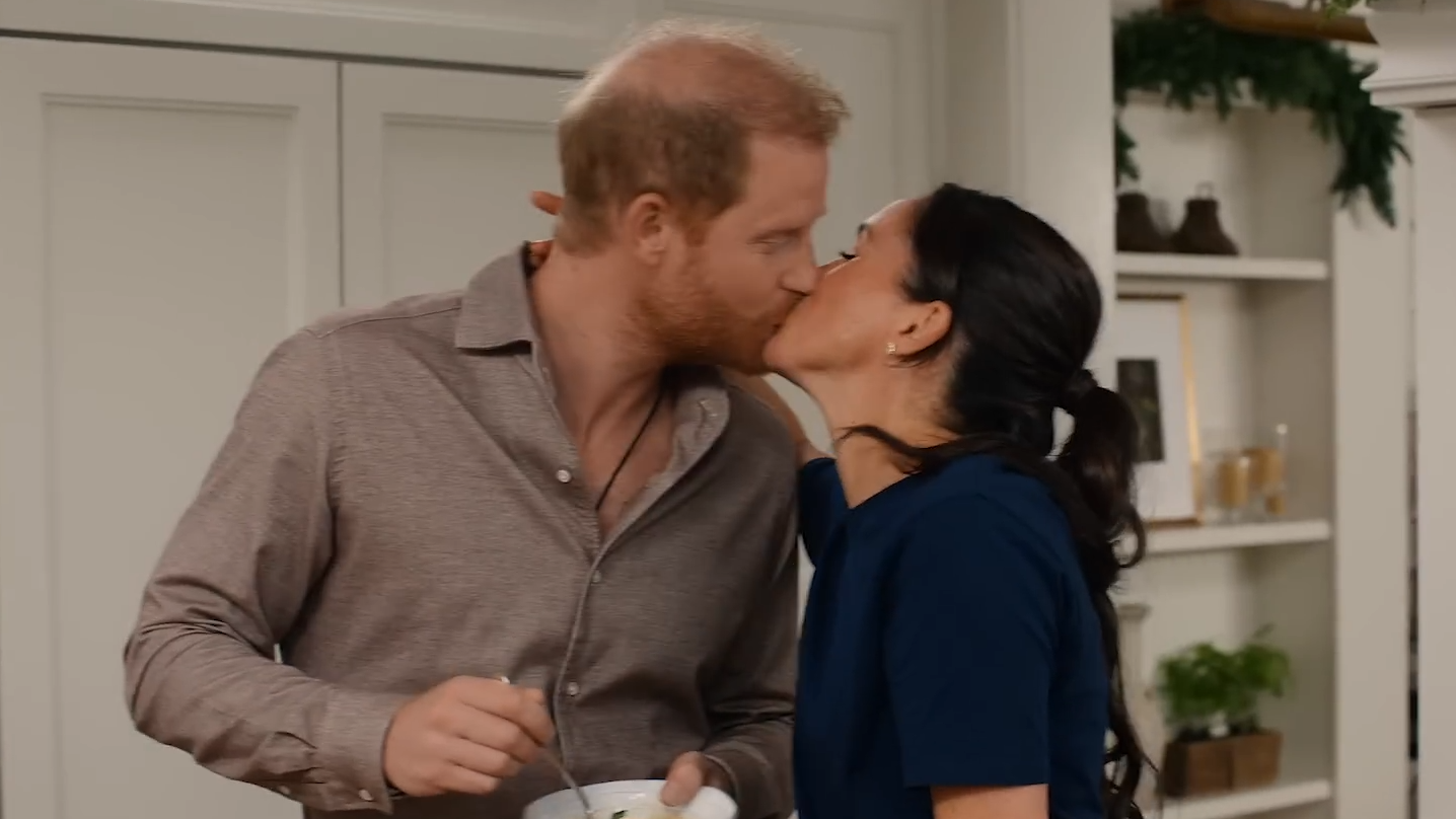 1223_meghanmarkle_01_princeharry-Cropped.png