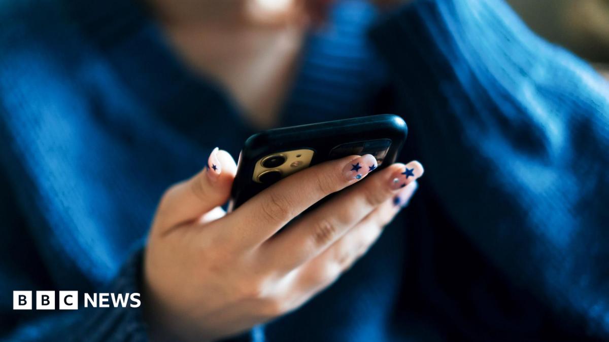 Se propone un toque de queda a medianoche en las redes sociales para los adolescentes mayores del Reino Unido