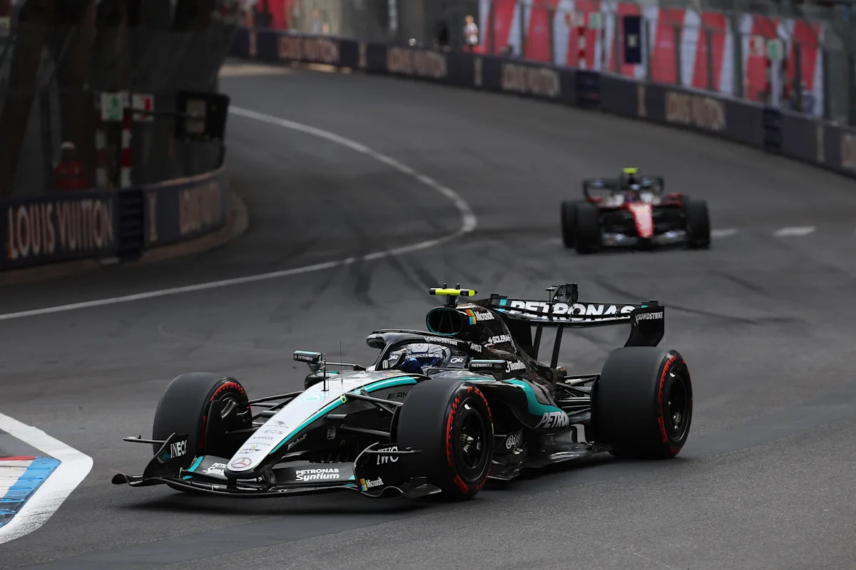 Kimi Antonelli gana el Gran Premio de Mónaco por delante de Lewis Hamilton tras la última bandera roja