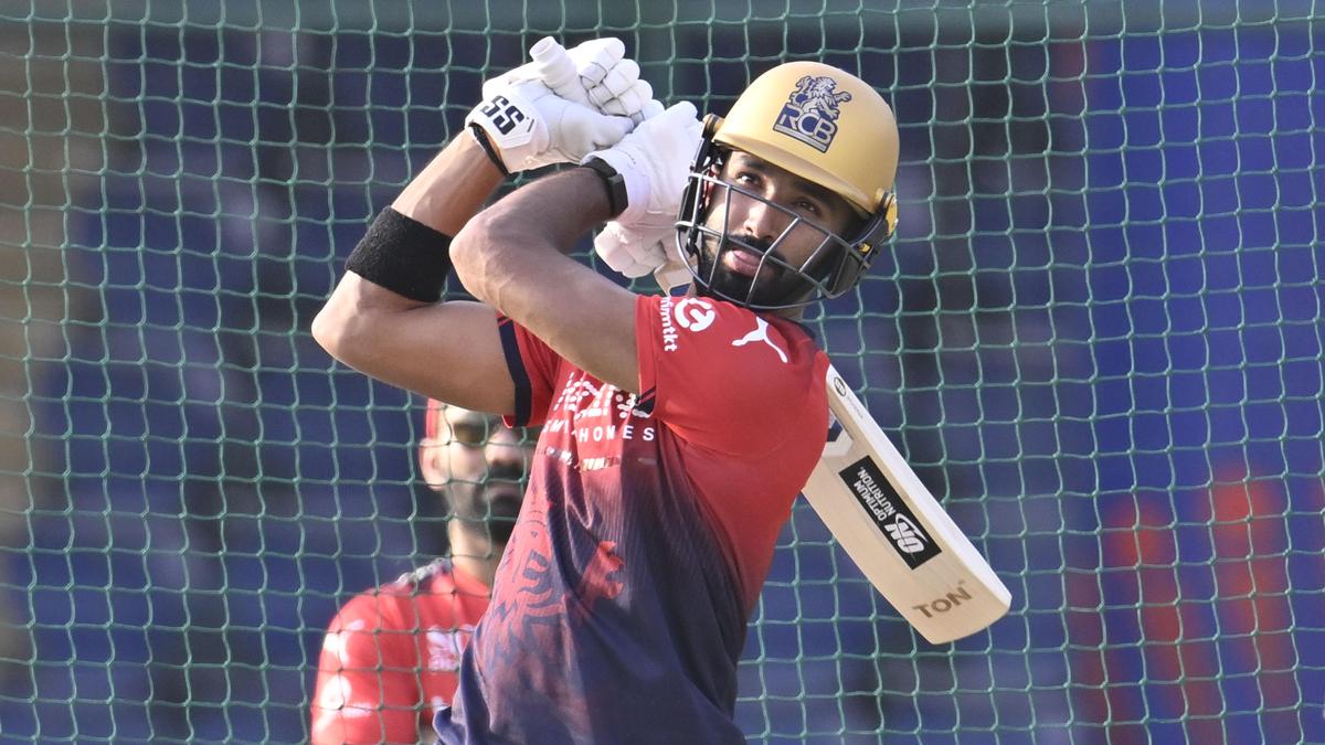 14_RCB_PRACTICE_26_04_DELHI.jpg