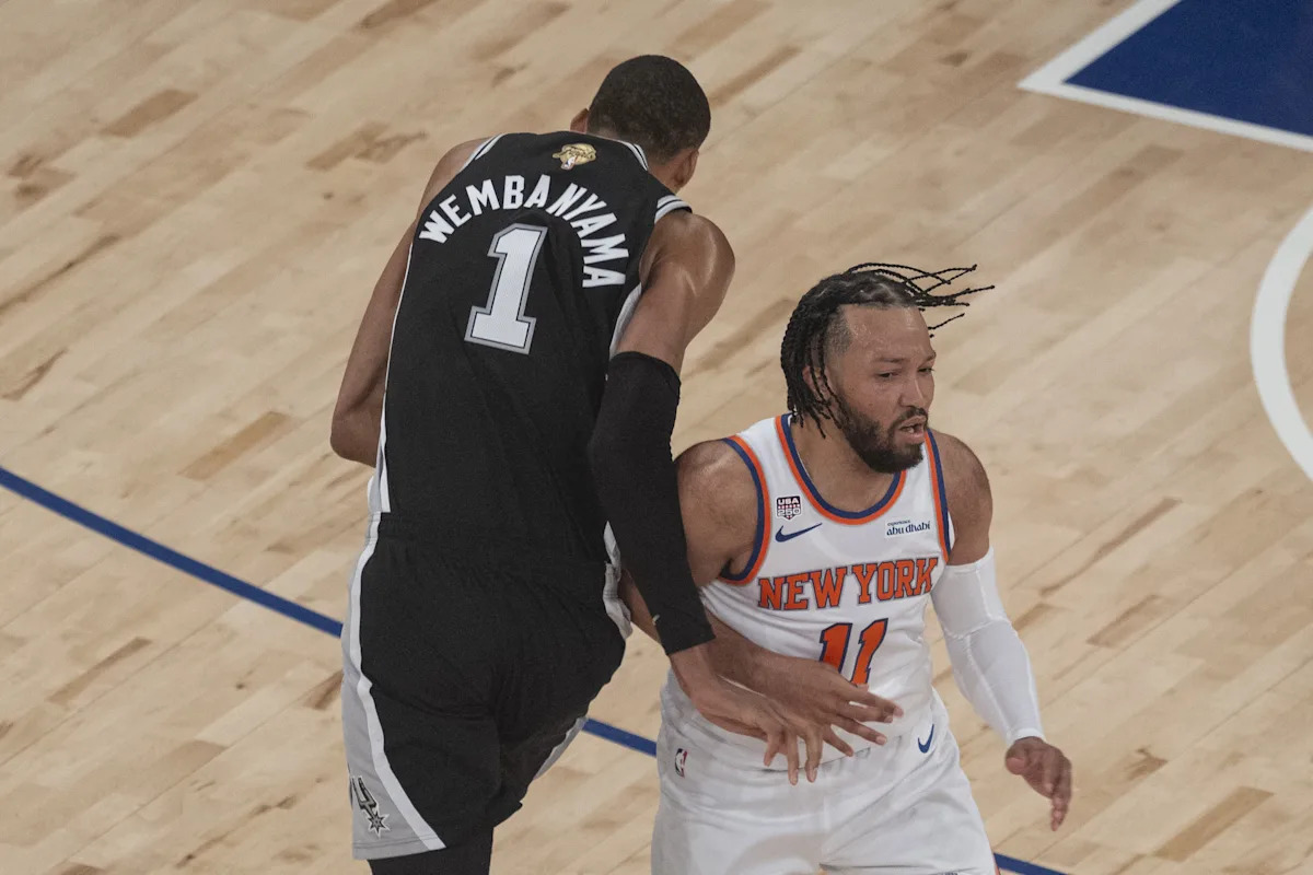 Finales de la NBA: la Liga admite haber cometido una falta fallida después de que Victor Wembanyama empujó a Jalen Brunson al comienzo de la victoria del Juego 3