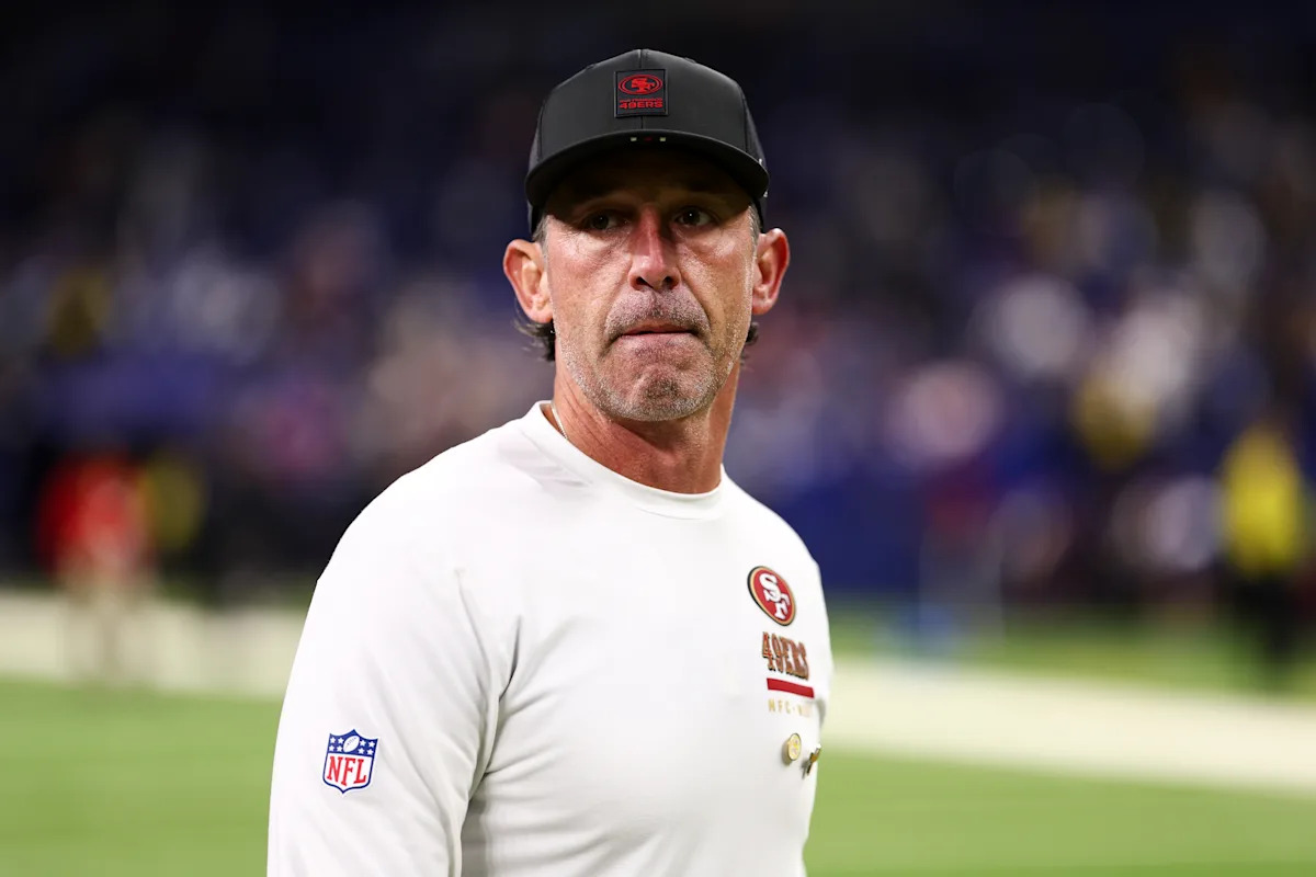 El entrenador en jefe de los 49ers, Kyle Shanahan, involucrado en un accidente automovilístico, sufre múltiples lesiones