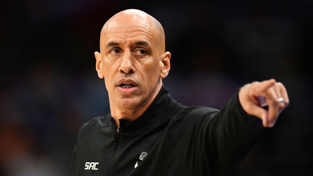 Doug Christie, en un encendido discurso, promete que a los Kings “les irá bien”.