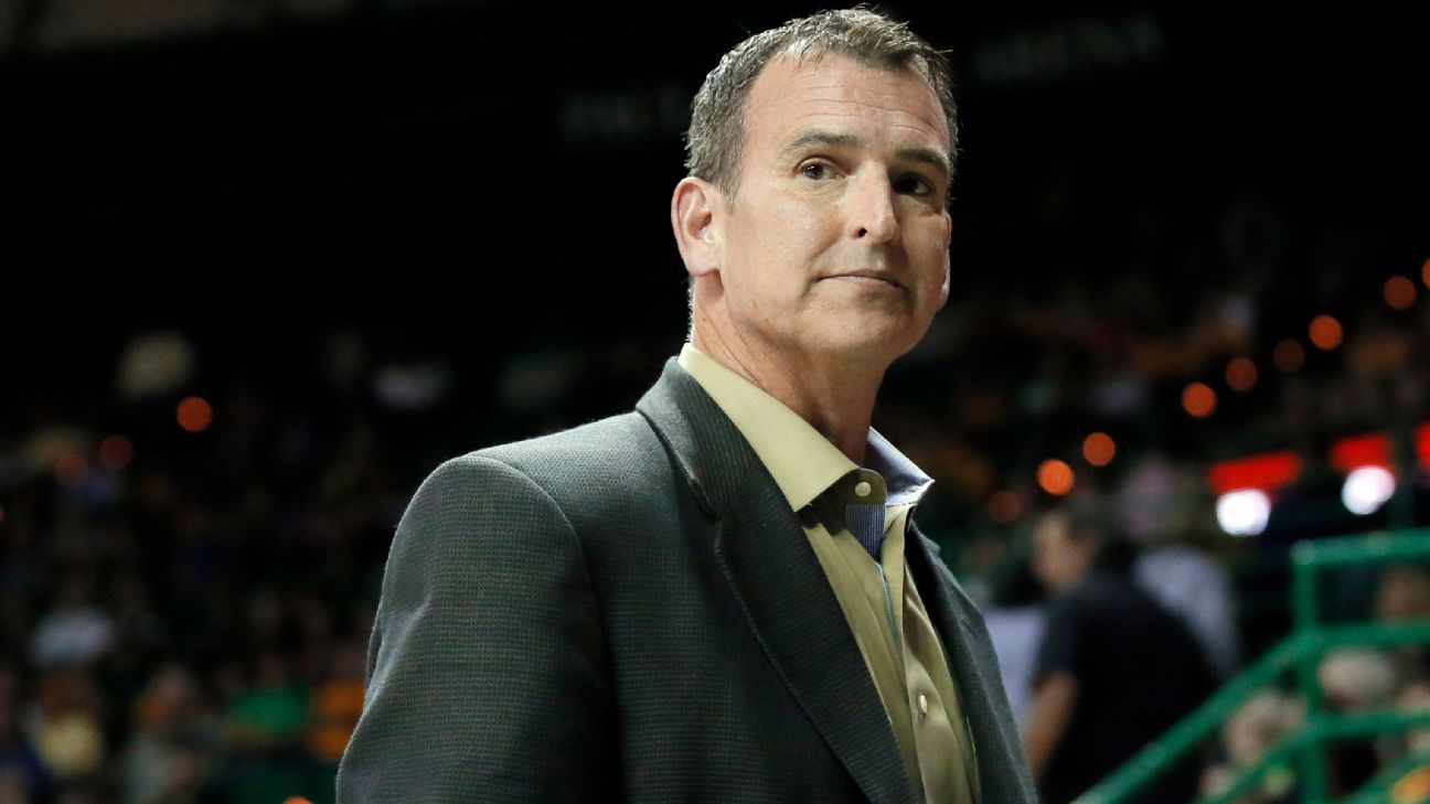 El presidente del CFP, Mack Rhoades, está de licencia en Baylor y participará en los playoffs