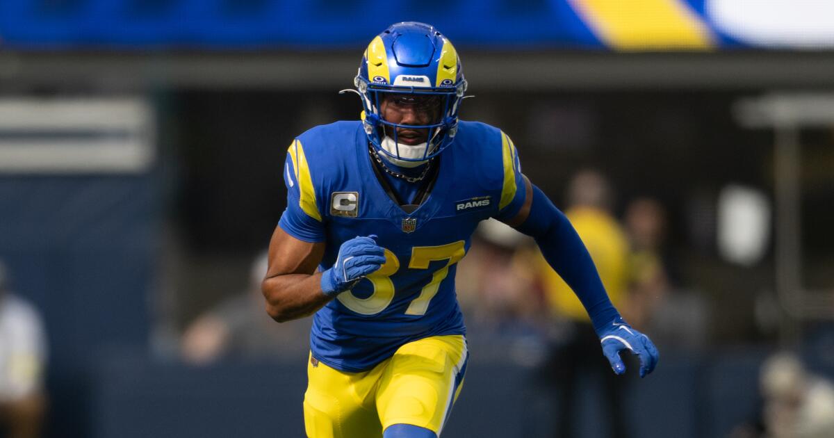 1763411732_urlhttps3A2F2Fcalifornia-times-brightspot.s3.amazonaws.com2Fff2Fe92Ff96b443d455584dd05fbe2c04e682Fsaints-rams-football-42212.jpg