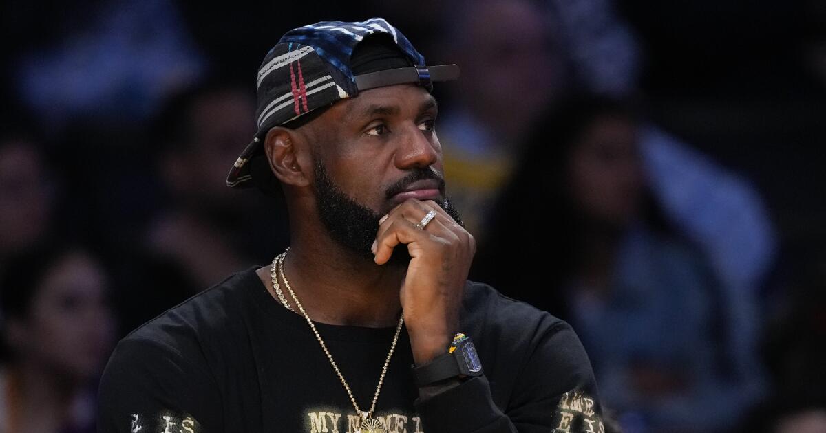 1763425177_urlhttps3A2F2Fcalifornia-times-brightspot.s3.amazonaws.com2Fbb2F052F82cc337a4b5382bb1e12d49e6d332Fkings-lakers-basketball-93121.jpg