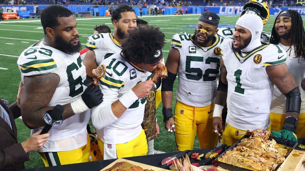 Jordan Love of the Packers celebra el Día de Acción de Gracias con 4 victorias