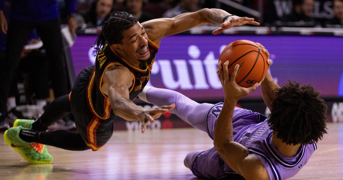1765074687_urlhttps3A2F2Fcalifornia-times-brightspot.s3.amazonaws.com2Fd42F8f2F121d63dd4cdcb7b64ebd9936c3fe2Fwashington-usc-basketball-37264.jpg