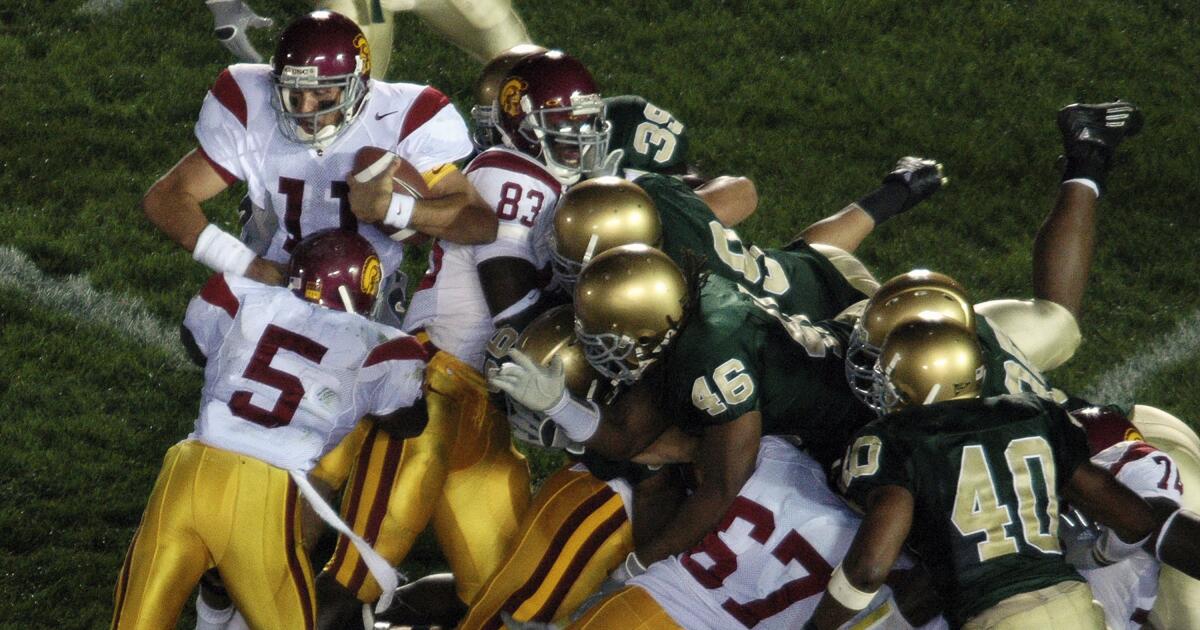 1765118857_urlhttps3A2F2Fcalifornia-times-brightspot.s3.amazonaws.com2F682F1b2F7ff859904607a4af111d1f2df8a72Fbest-rivalries-football-68506.jpg