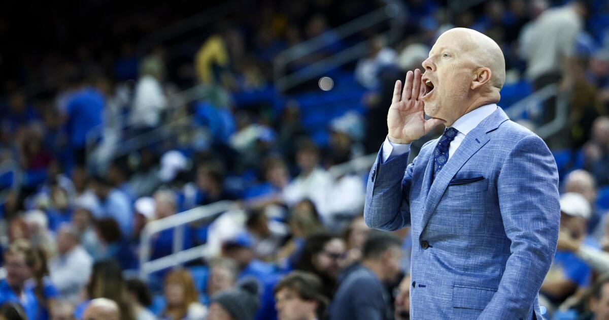 1765701452_urlhttps3A2F2Fcalifornia-times-brightspot.s3.amazonaws.com2Fd22F7b2Fe31cdcec4161b8fd678022a488ea2Foregon-ucla-basketball-73659.jpg