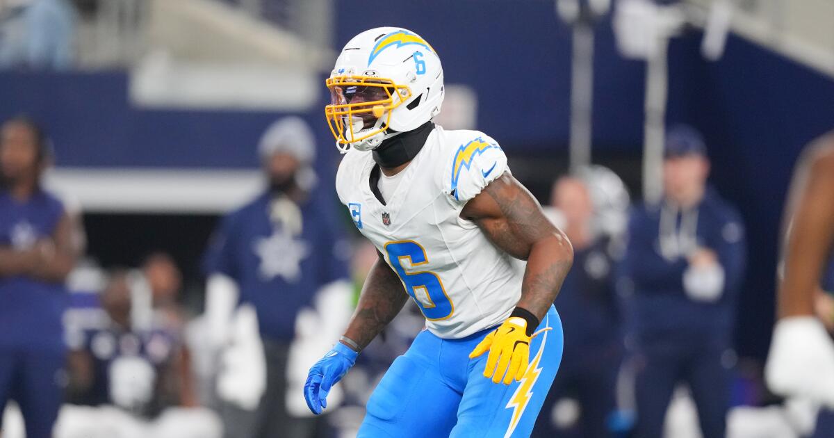 1766436515_urlhttps3A2F2Fcalifornia-times-brightspot.s3.amazonaws.com2Fdf2F672F40afa74f4498b58b309d033dd0f72Fchargers-cowboys-football-62181.jpg