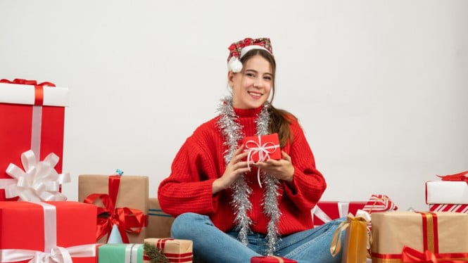 1766602117_674fed5162861-ilustrasi-kado-natal_665_374.jpg