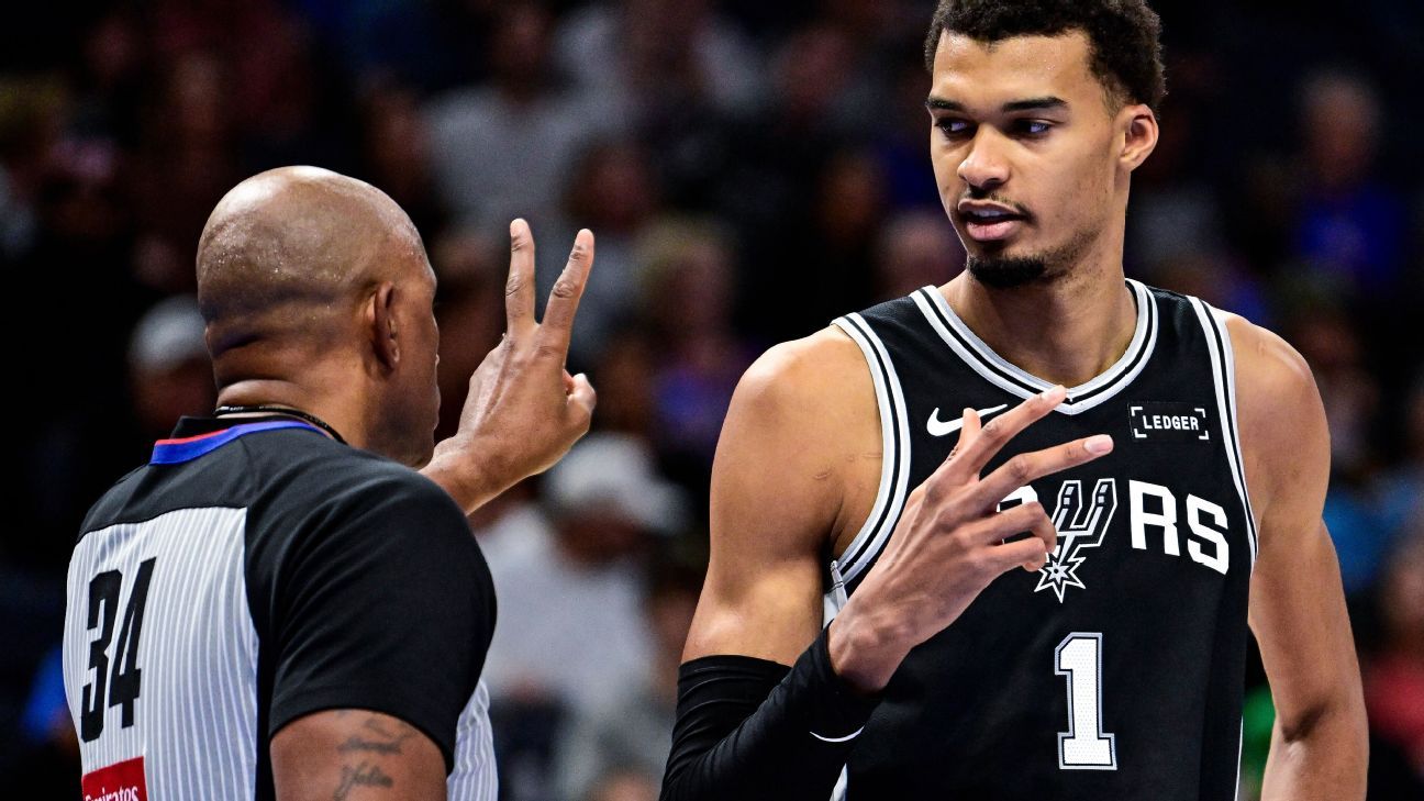 Victor Wembanyama regresa al once titular de los Spurs