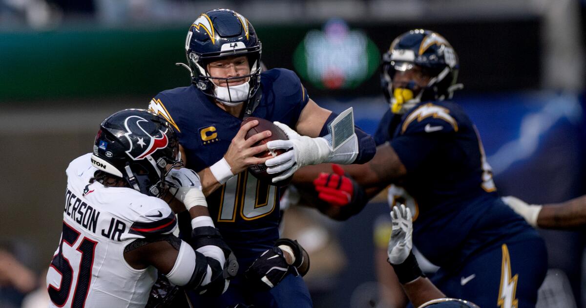 Los crecientes problemas de la línea ofensiva de los Chargers amenazan con descarrilar la temporada