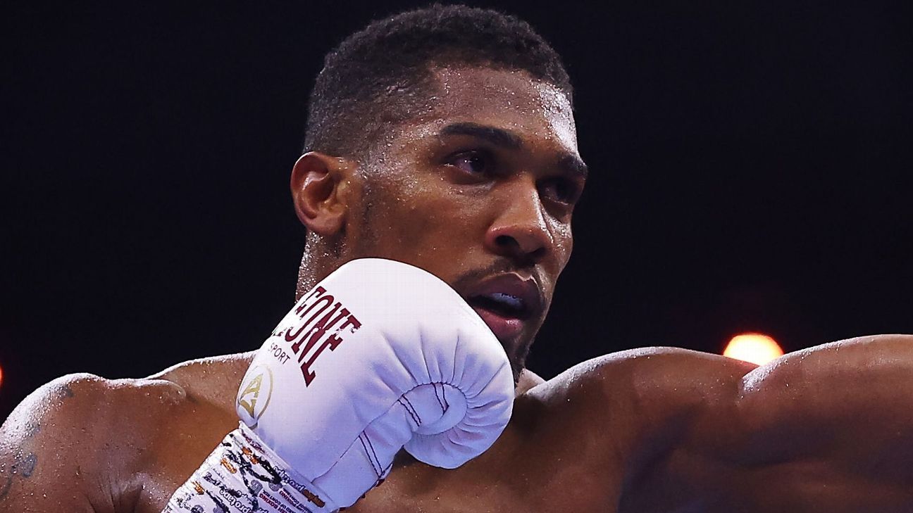 El establo de Anthony Joshua tras un accidente automovilístico en Nigeria que mató a dos personas